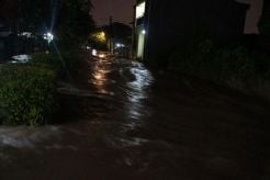 Komplek IKIP Bekasi tergenang 200 centimeter