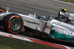 Rosberg taklukkan cuaca panas Sepang