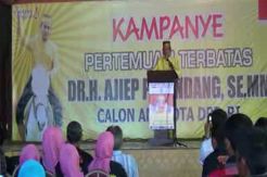 Caleg DPD ini kampanye dengan adat Bugis