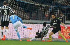 Napoli tundukkan Juventus 2-0
