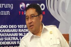 Sajak boneka Fadli Zon