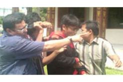 Ketua Panwaslu Kota Makassar babak belur dikeroyok