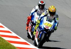 Yamaha R1 bertanda tangan Lorenzo-Rossi dijual Rp335 juta