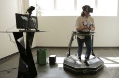 Olahraga treadmill lewat The Virtuix Omni