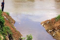 Sungai Citarum kembali berubah warna menjadi merah