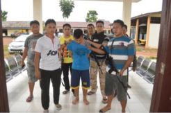 Sebelum dimasukan dalam freezer, Suwarno dihabisi dengan balok