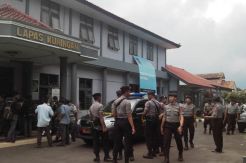 1 Pleton Dalmas & TNI jaga Lapas Kuningan
