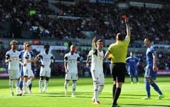 Terry: Chico Flores layak dikartu merah