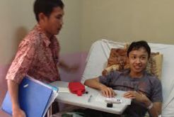 Menengok siswa yang kerjakan soal UN di RS
