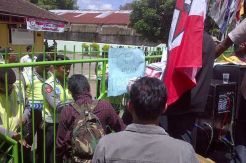 Banyak kecurangan, Komisioner KPU Blitar dituntut mundur