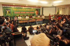 Dilanda konflik internal, PPP minta maaf