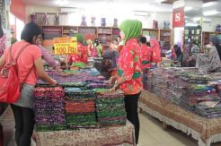 Libur Paskah, pusat oleh-oleh Cirebon ramai