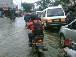Diguyur hujan lebat, 17 ruas jalan tergenang