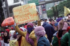 Kredit agunan Century...