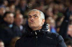 Mourinho: Chelsea tak butuh gelar