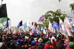 Risma akan ketuk UMK Surabaya Rp2,2 juta
