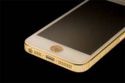 Anda suka smartphone warna emas?