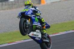 Yamaha dan Lorenzo beda...