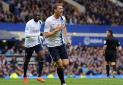 Kalahkan Everton, City gusur Liverpool