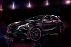 Si seksi A 45 AMG Erika edisi khusus berwarna pink
