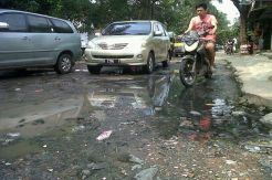 Warga tagih janji Pemkot Tangerang soal jalan rusak