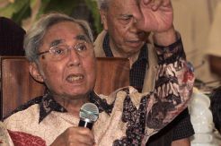 Sabam Sirait isyaratkan pendamping Jokowi asal Madura