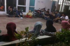 Puluhan Honorer K2 Menginap di Kantor Bupati