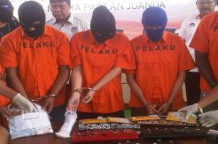 Perempuan Malaysia Sembunyikan Sabu di Celana Dalam
