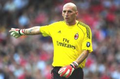Musim Depan Abbiati Masih Kawal Gawang AC Milan