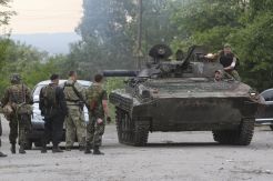 Pasukan Ukraina Bentrok Dengan Massa Pro-Rusia Dekat Donetsk