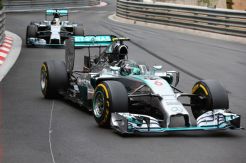 Hamilton Tantang Rosberg...