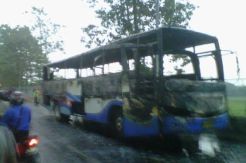 Bus Armada Jurusan Jakarta - Merak Hangus Terbakar
