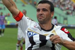 Di Natale Tunda Niat Gantung Sepatu