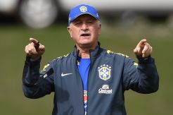 Scolari Soroti Pertahanan Buruk Selecao