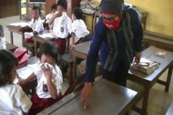 Aktivitas Belajar SDN 2 Kebonadem Terganggu Perbaikan Jalan