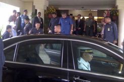 Hujan Deras Sambut Kedatangan SBY di Batam