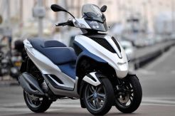 Mp3 Yourban 300 Varian Paling Tinggi Keluarga Vespa