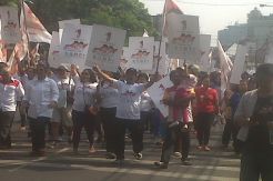 Ribuan Pendukung Prabowo-Hatta Gelar Pawai di Jakarta