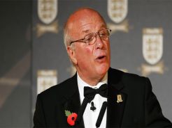 Sebut Kasus Qatar Berbau Rasis, Blatter di Kecam