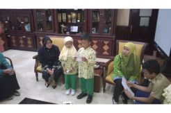 Penutupan Dolly Didukung Siswa TK, Risma Teteskan Air Mata