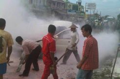 Mobil Sedan Meledak dan Terbakar Dekat SPBU