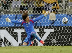Ochoa Pahlawan Tanpa Klub
