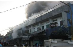 Ratusan Kios Pasar Dwikora Ludes Terbakar