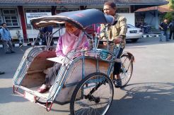 Bupati Angkat Ayah Raeni Jadi Pegawai Pribadi