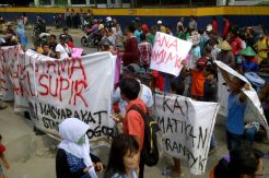 Pintu Stasiun Bogor Dialihkan, PKL Protes