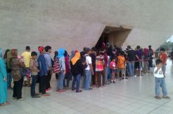 Naik Lift Monas, Antre Hingga 2,5 Jam