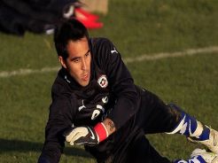 Barca Resmi Gaet Claudio Bravo
