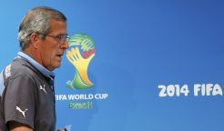Protes FIFA, Pelatih Uruguay Mundur