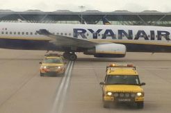 Dua Pesawat Tabrakan di London, Ratusan Penumpang Ketir-ketir