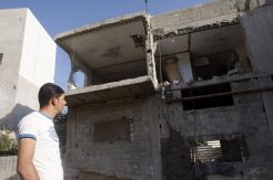 Militer Israel Hancurkan...